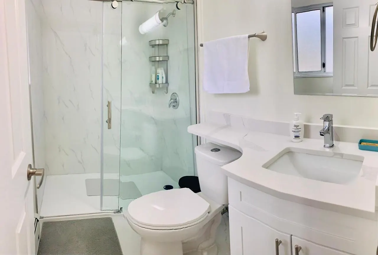 Cozy Vancouver Home And Free Parking-Ideal Gateway Semesterbostad
