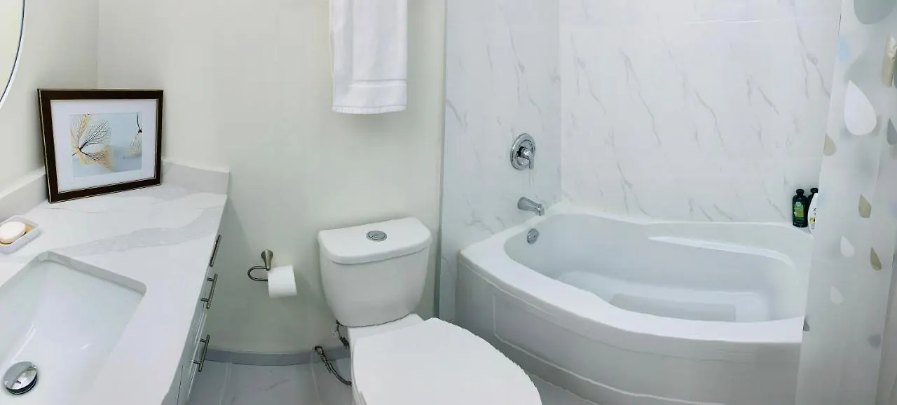 Cozy Vancouver Home And Free Parking-Ideal Gateway Semesterbostad